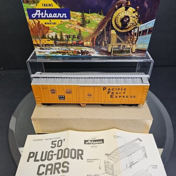 Athearn Train HO Gauge Pacific Fruit Express 50 ft Braced Reefer 1636 P.F.E. - Picture 1 of 15